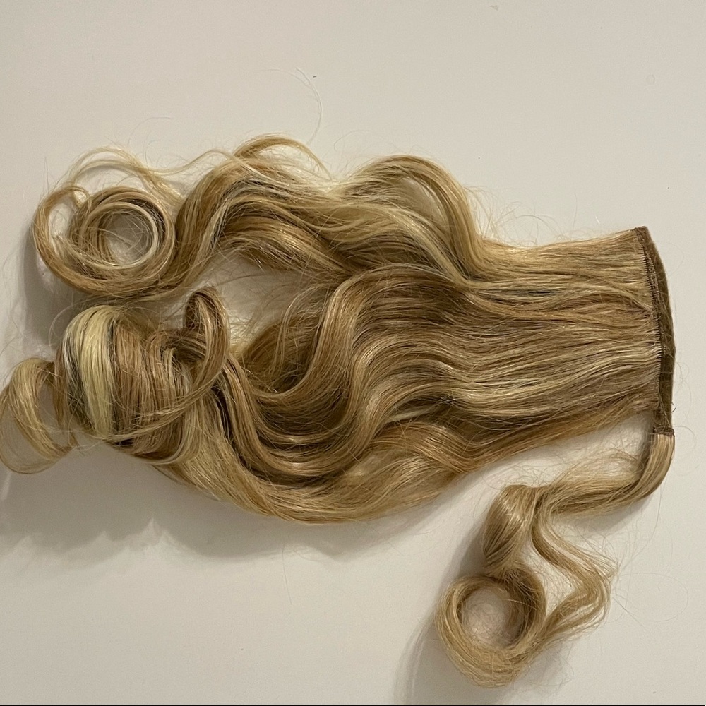 HairDo blonde pony tail hair wrap for length and volume.